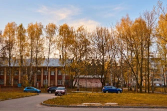 Здание бывш. больницы,  площадью 1928 кв. м, земельный участок, площадью 8721 кв. м, движимое имущество: г. Ярославль, ул. 8 Марта, д. 5